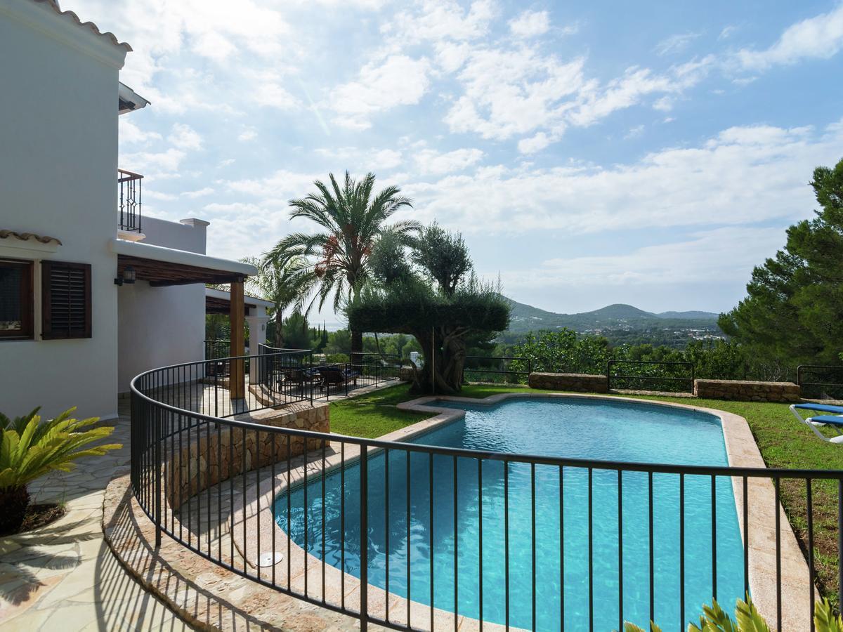 Cozy Holiday Home In Santa Eularia Des Riu With Private Pool Ngoại thất bức ảnh